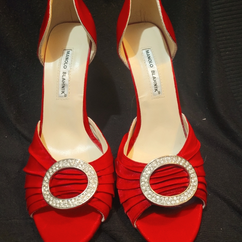 Red Manolo Blahnik peep toes size 37